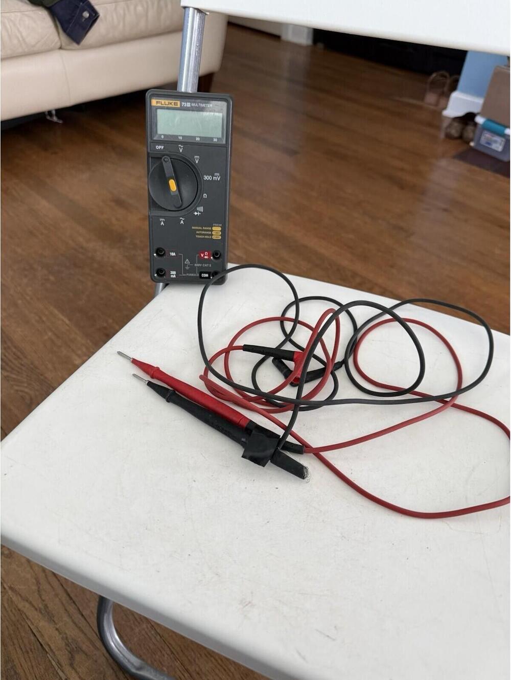 Fluke 73 III Multimeter Meter Voltage Amp Handheld Digital , Needs Negative Wire